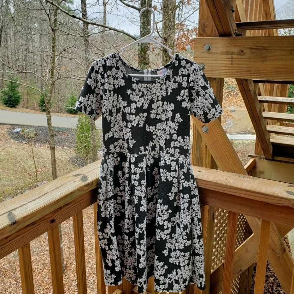 !Lularoe Amelia Black and White Floral Print Dress - Picture 1 of 4